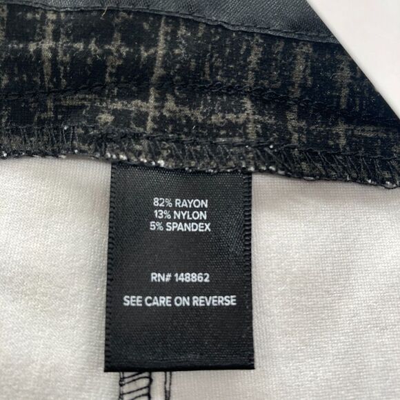 Studio by Torrid Pull On Pencil Skinny Luxe Ponte Pants Women's 4 Short Black - Picture 5 of 12